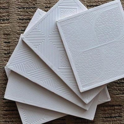 좋은 가격 야외 PVC 석고 상한, 방수 PVC는 펄스 실링을 적층했습니다 온라인으로